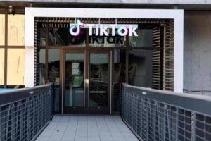 TikTok Challenges U.S. Government's Divestment Order in Court.